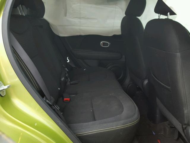 KNDJP3A56F7785006 - 2015 KIA SOUL + GREEN photo 6