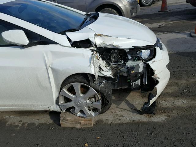 5NPDH4AE2DH446980 - 2013 HYUNDAI ELANTRA GL WHITE photo 9