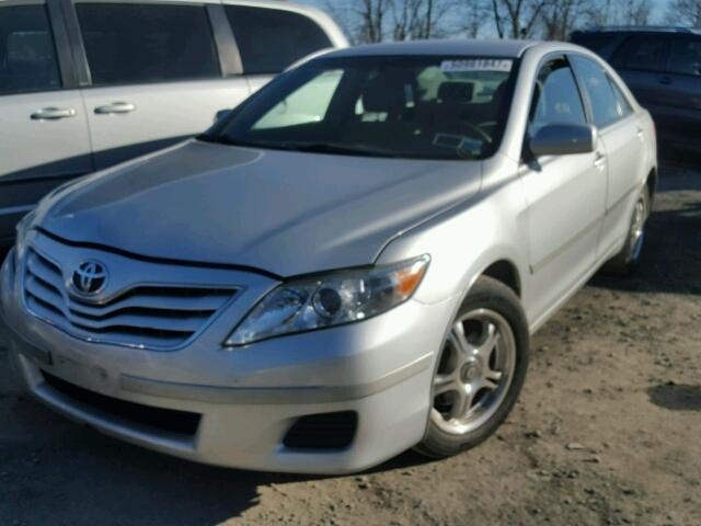 4T1BF3EKXAU561735 - 2010 TOYOTA CAMRY BASE SILVER photo 2