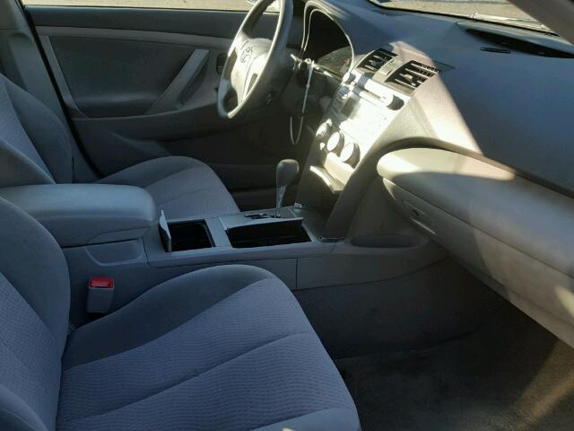 4T1BF3EKXAU561735 - 2010 TOYOTA CAMRY BASE SILVER photo 5