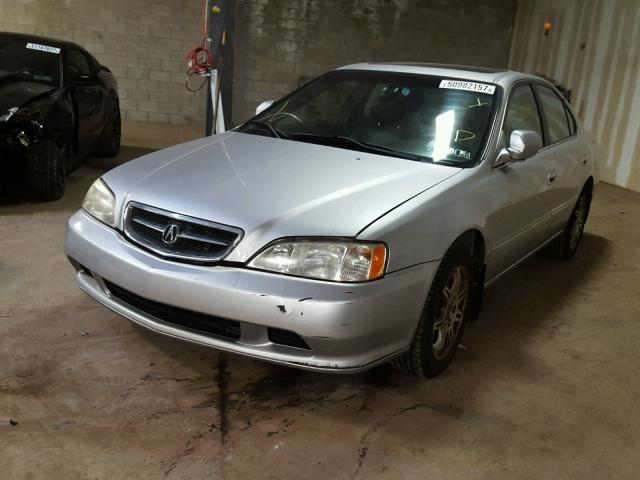 19UUA5668YA018941 - 2000 ACURA 3.2TL SILVER photo 2