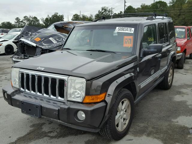1J8HG58256C337507 - 2006 JEEP COMMANDER TAN photo 2
