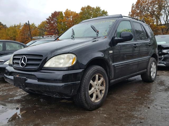 4JGAB72E8XA132424 - 1999 MERCEDES-BENZ ML 430 BLACK photo 2