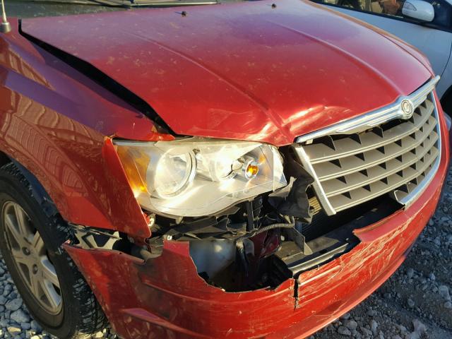2A8HR44H98R142308 - 2008 CHRYSLER TOWN & COU RED photo 9