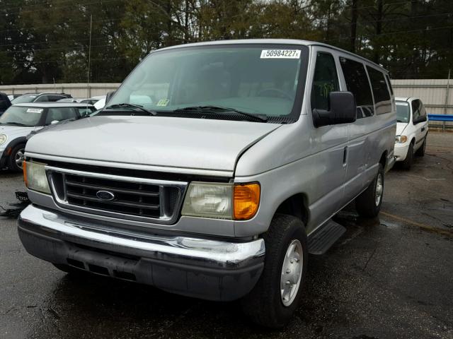 1FBSS31L55HB12433 - 2005 FORD ECONOLINE SILVER photo 2