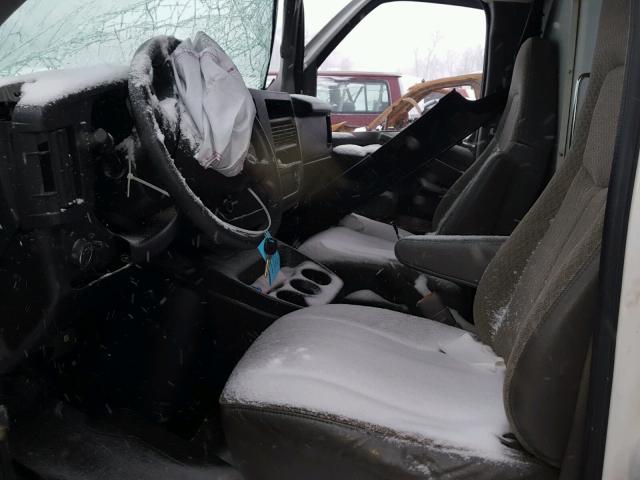 1GBJG31K781221512 - 2008 CHEVROLET EXPRESS G3 WHITE photo 5