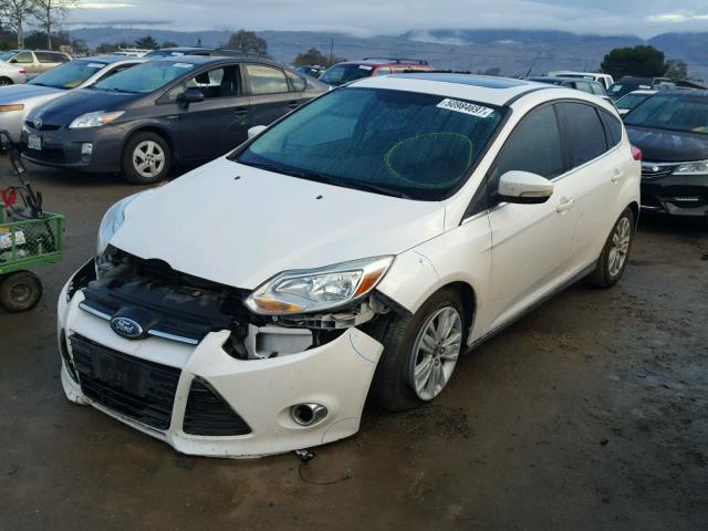 1FAHP3M27CL258150 - 2012 FORD FOCUS SEL WHITE photo 2