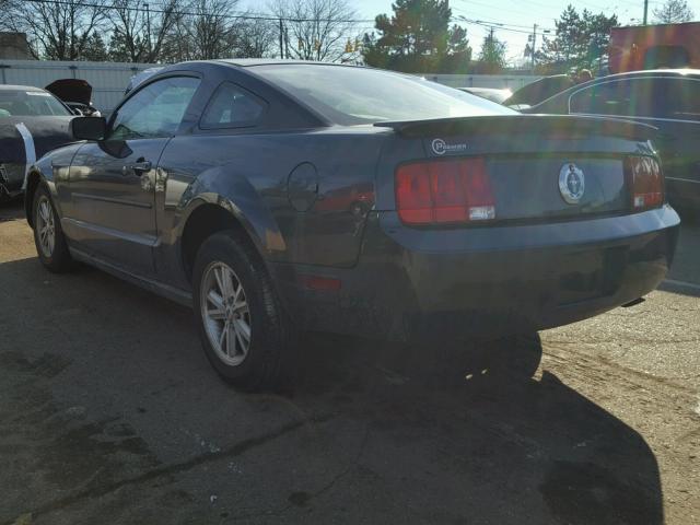 1ZVHT80NX85108173 - 2008 FORD MUSTANG GRAY photo 3