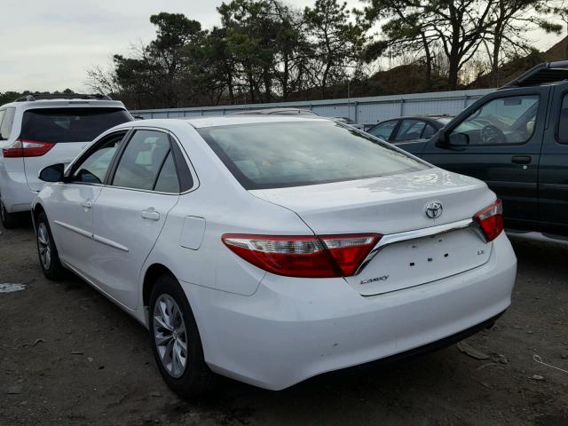 4T4BF1FK2FR513260 - 2015 TOYOTA CAMRY LE WHITE photo 3