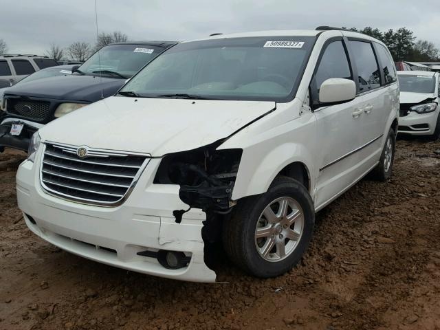 2A8HR54109R592178 - 2009 CHRYSLER TOWN & COU WHITE photo 2