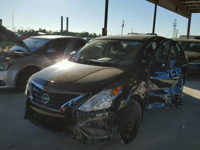 3N1CN7AP5HL902115 - 2017 NISSAN VERSA S BLACK photo 2