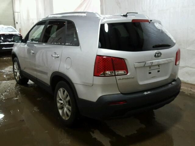 5XYKTDA2XBG048268 - 2011 KIA SORENTO BA SILVER photo 3