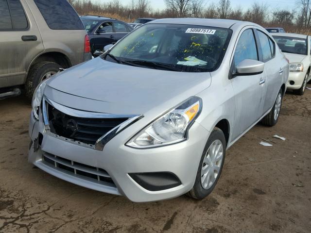 3N1CN7AP0HK434123 - 2017 NISSAN VERSA S SILVER photo 2