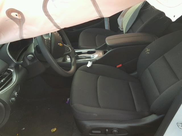 1G1ZD5STXJF137406 - 2018 CHEVROLET MALIBU LT WHITE photo 5