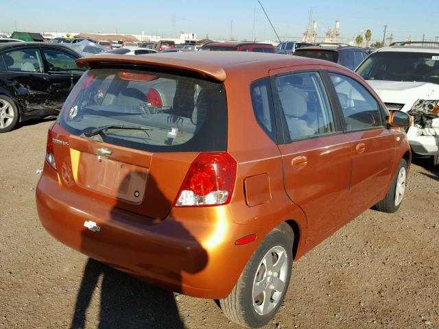 KL1TD62695B358495 - 2005 CHEVROLET AVEO BASE ORANGE photo 4