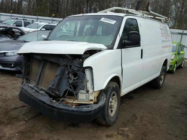 1GCFG15XX61145230 - 2006 CHEVROLET EXPRESS G1 WHITE photo 2