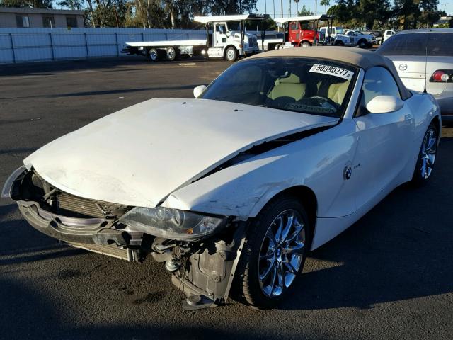 4USBU33526LW66915 - 2006 BMW Z4 3.0 WHITE photo 2