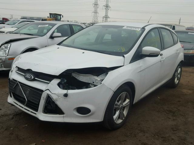 1FADP3K26DL217995 - 2013 FORD FOCUS SE WHITE photo 2