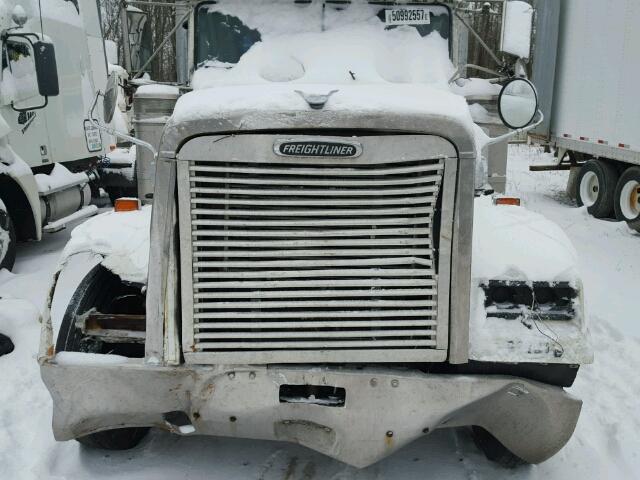 1FUJAPAV81LH22395 - 2001 FREIGHTLINER CONVENTION WHITE photo 7