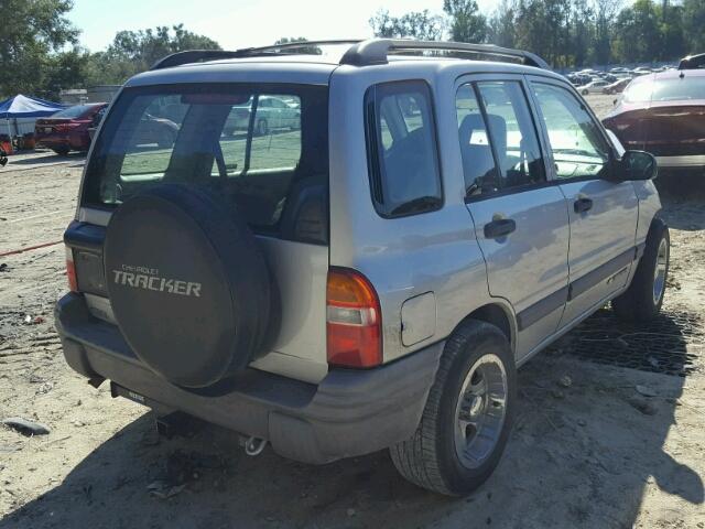 2CNBE13C926934928 - 2002 CHEVROLET TRACKER SILVER photo 4