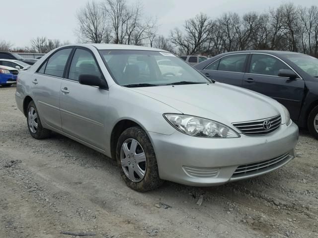 4T1BE32K45U977499 - 2005 TOYOTA CAMRY LE SILVER photo 1