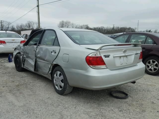 4T1BE32K45U977499 - 2005 TOYOTA CAMRY LE SILVER photo 3