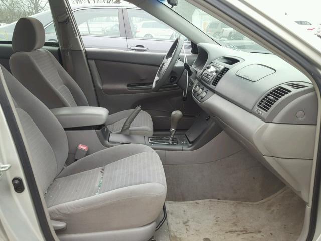 4T1BE32K45U977499 - 2005 TOYOTA CAMRY LE SILVER photo 5