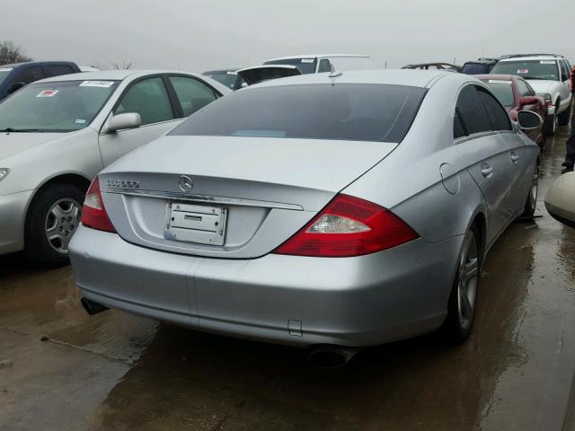 WDDDJ72X17A084695 - 2007 MERCEDES-BENZ CLS 550 SILVER photo 4