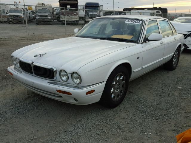 SAJHX1240WC837361 - 1998 JAGUAR XJ8 WHITE photo 2