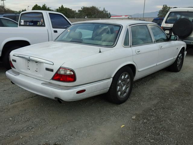 SAJHX1240WC837361 - 1998 JAGUAR XJ8 WHITE photo 4