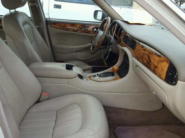 SAJHX1240WC837361 - 1998 JAGUAR XJ8 WHITE photo 5