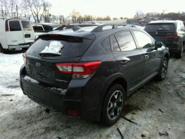 JF2GTABC8J8200633 - 2018 SUBARU CROSSTREK GRAY photo 4