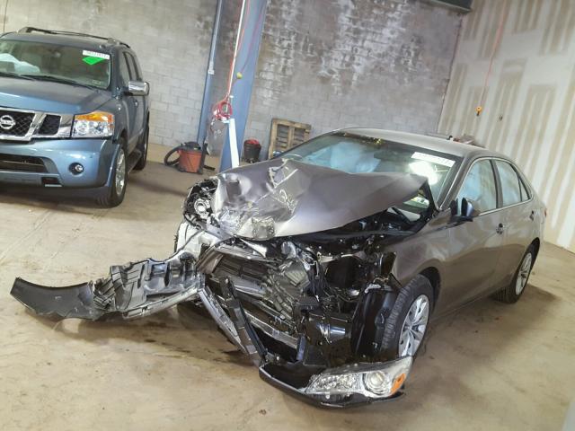 4T4BF1FK9FR515507 - 2015 TOYOTA CAMRY LE GRAY photo 2