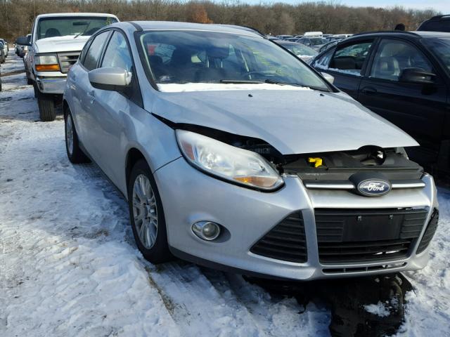 1FAHP3K2XCL136319 - 2012 FORD FOCUS SE SILVER photo 1