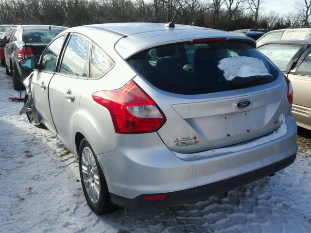 1FAHP3K2XCL136319 - 2012 FORD FOCUS SE SILVER photo 3