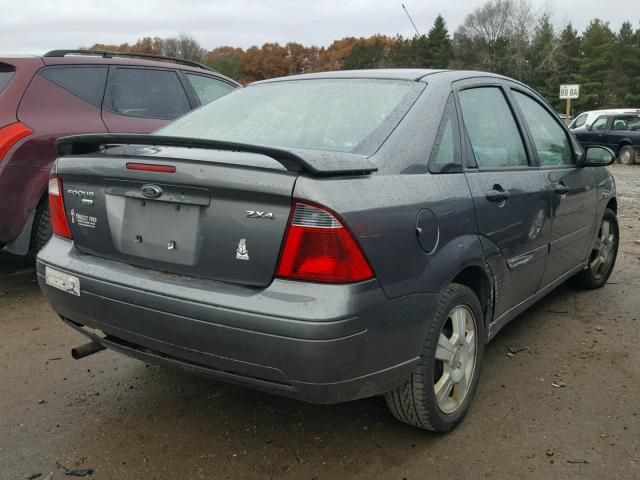 1FAFP34N06W177298 - 2006 FORD FOCUS ZX4 GRAY photo 4