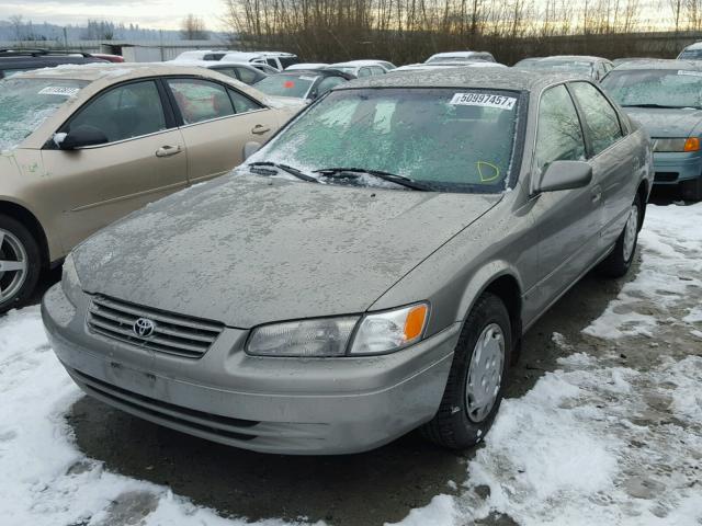 JT2BG22K5V0062850 - 1997 TOYOTA CAMRY LE SILVER photo 2