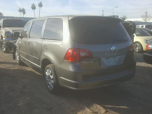 2V4RW4D16AR333042 - 2010 VOLKSWAGEN ROUTAN S CHARCOAL photo 3