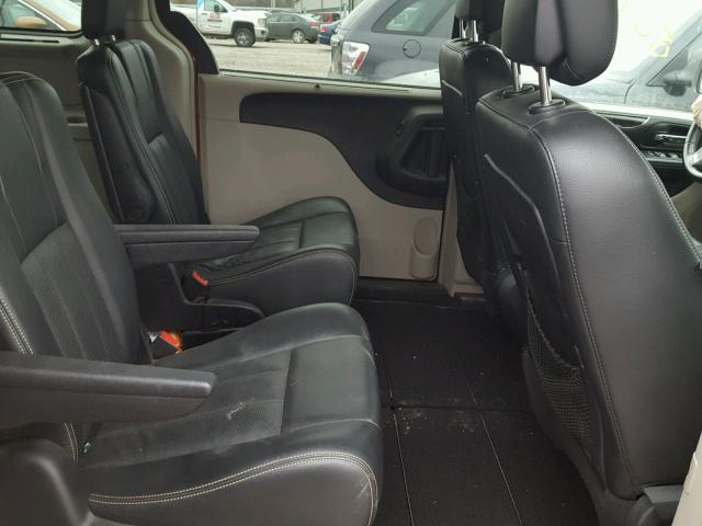 2A4RR8DG2BR683759 - 2011 CHRYSLER TOWN & COU RED photo 6