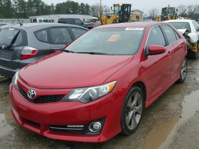 4T1BK1FK1DU527590 - 2013 TOYOTA CAMRY SE BURGUNDY photo 2