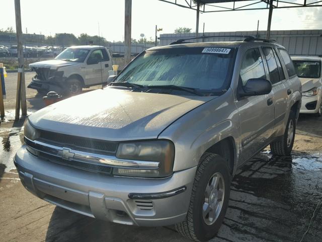 1GNDT13S142283392 - 2004 CHEVROLET TRAILBLAZE SILVER photo 2