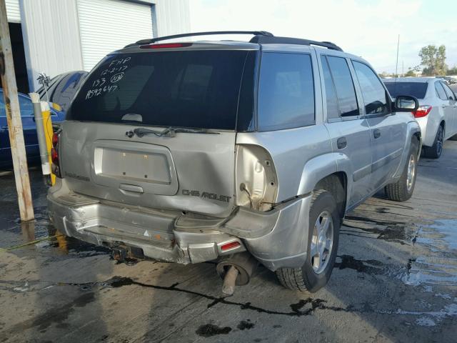 1GNDT13S142283392 - 2004 CHEVROLET TRAILBLAZE SILVER photo 4