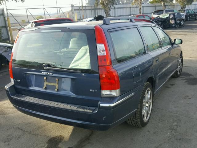 YV1SW592752483517 - 2005 VOLVO V70 FWD BLUE photo 4