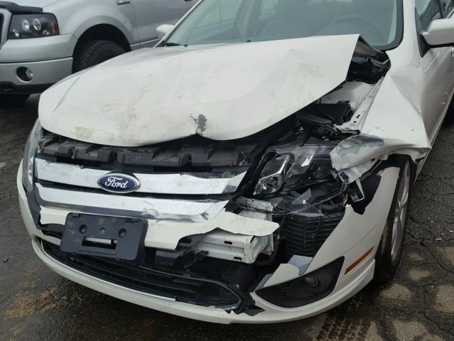 3FAHP0HA7CR419579 - 2012 FORD FUSION SE WHITE photo 9