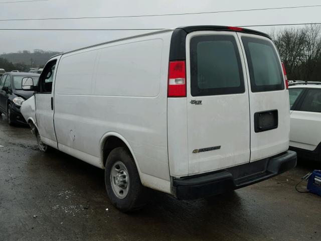 1GCWGAFF1H1226903 - 2017 CHEVROLET EXPRESS G2 WHITE photo 3