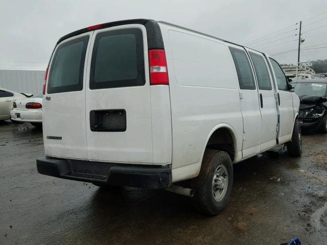 1GCWGAFF1H1226903 - 2017 CHEVROLET EXPRESS G2 WHITE photo 4