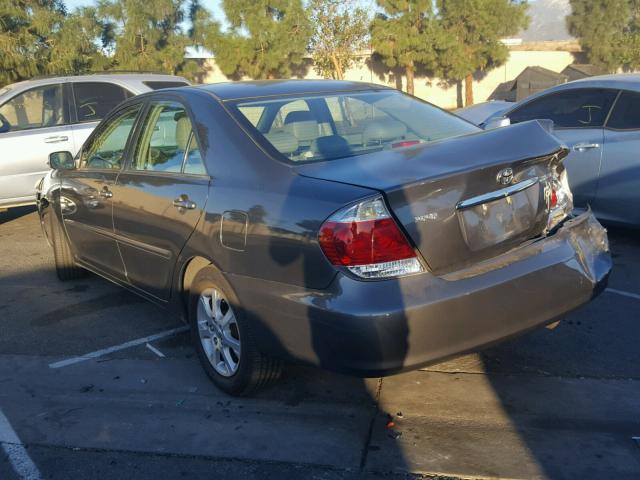 4T1BF30K45U598289 - 2005 TOYOTA CAMRY LE GRAY photo 3