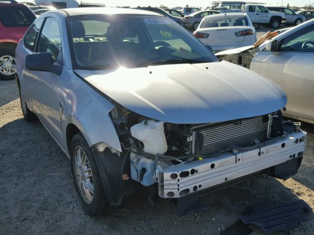 1FAHP33N78W249188 - 2008 FORD FOCUS SE SILVER photo 1