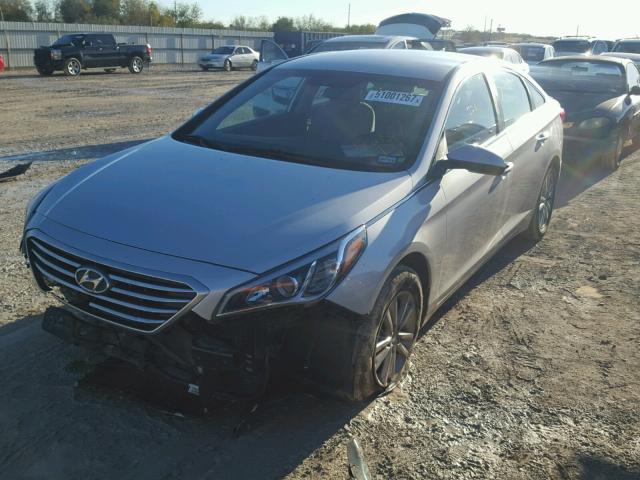 5NPE24AF6FH135070 - 2015 HYUNDAI SONATA SE SILVER photo 2