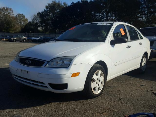 1FAFP34N07W320929 - 2007 FORD FOCUS ZX4 WHITE photo 2